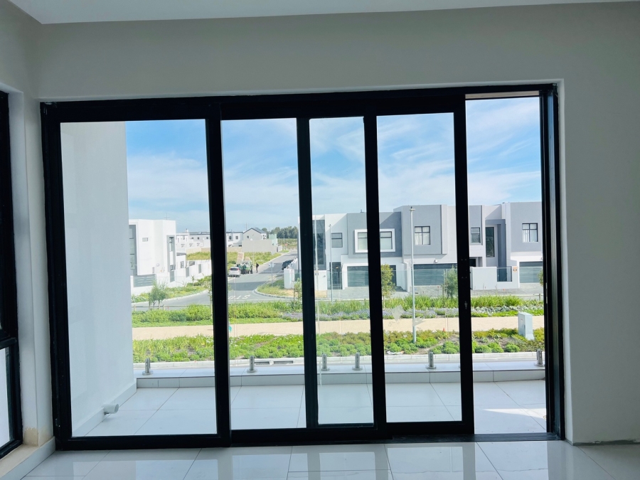  Bedroom Property for Sale in Sandown Western Cape